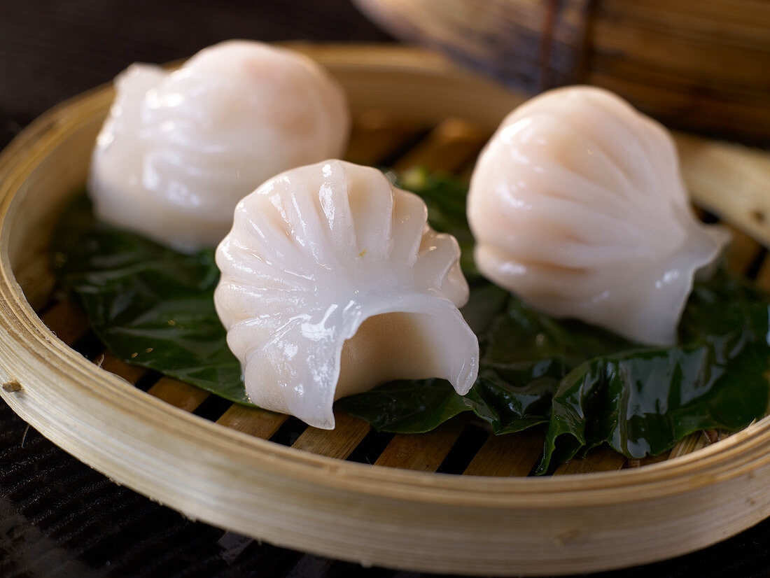 Dim Sum mit Garnelenfüllung aus dem Dampfkörbchen (Asien)