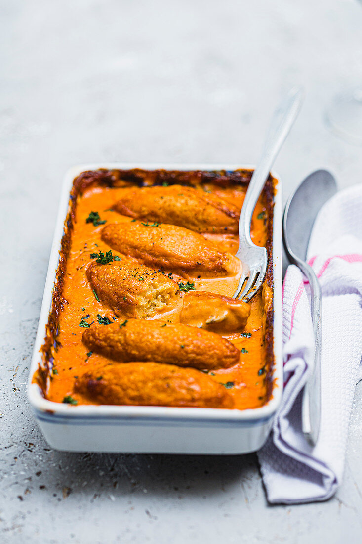 Gratinierte Quenelle (Fischklöße, Frankreich) mit Sauce Nantua