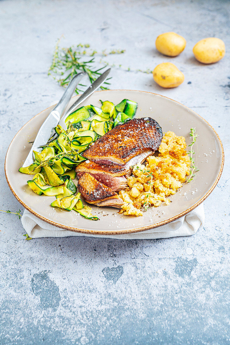 Grilled magret with courgettes and mashed new potatoes