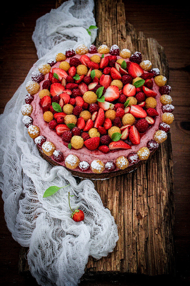 Shortbread mit Erdbeeren und zweierlei Himbeeren