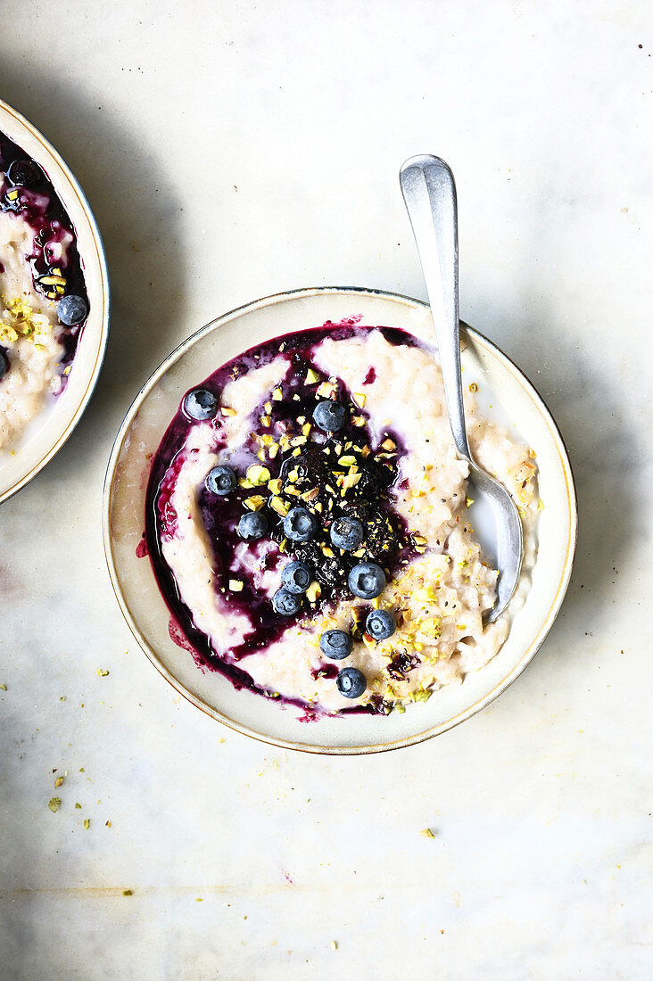 Milchreis mit Blaubeeren