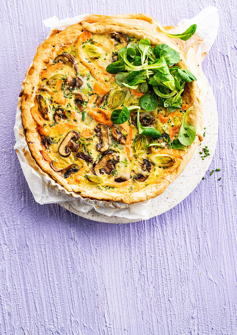 Quiche with smoked salmon, leek and mushrooms