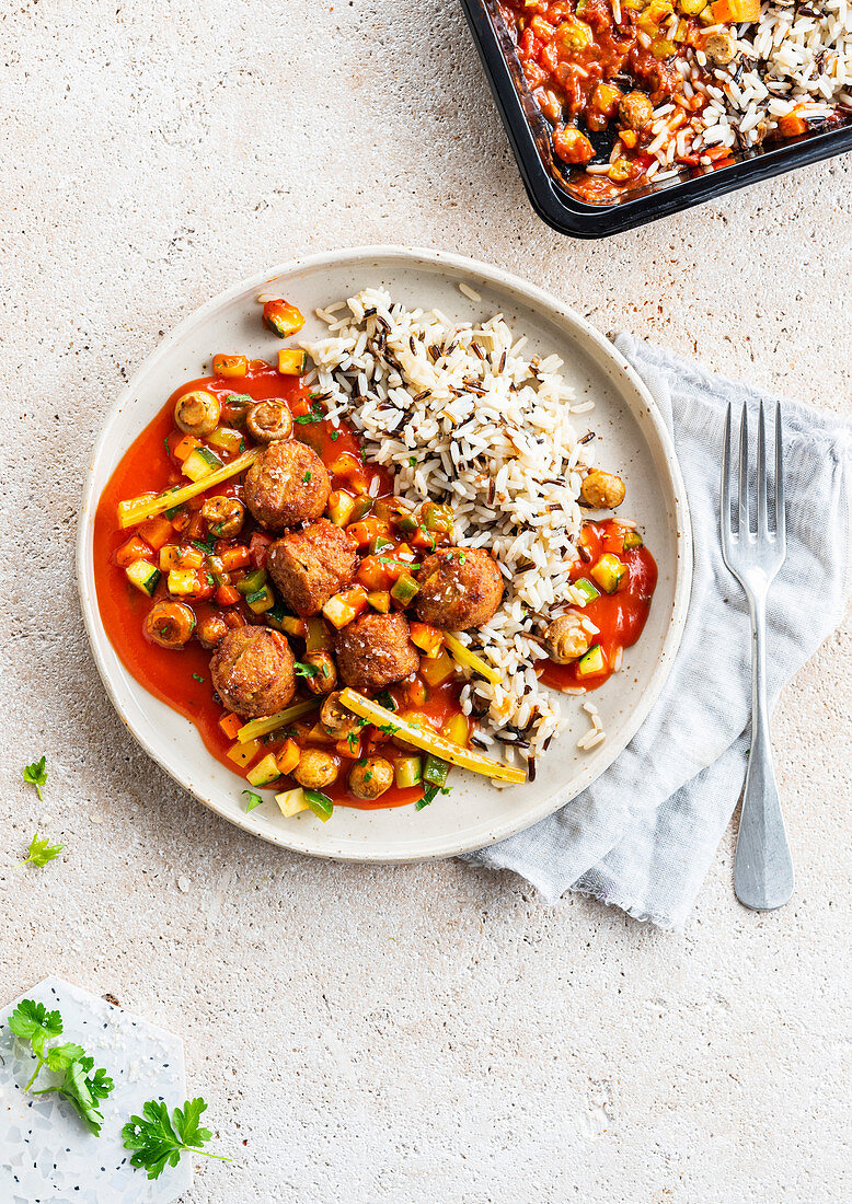 Veggie balls with wild rice and white rice