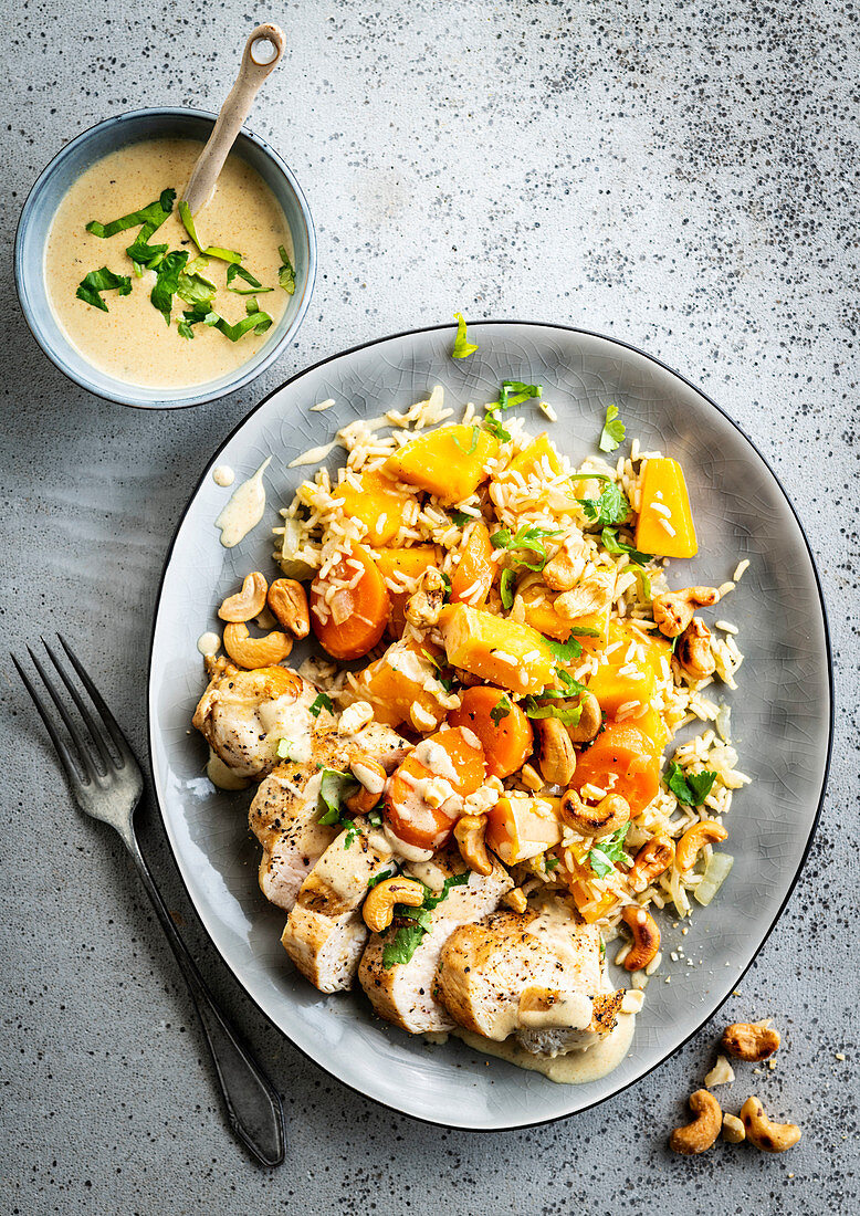 Pork Mignon with rice, carrots and cashews