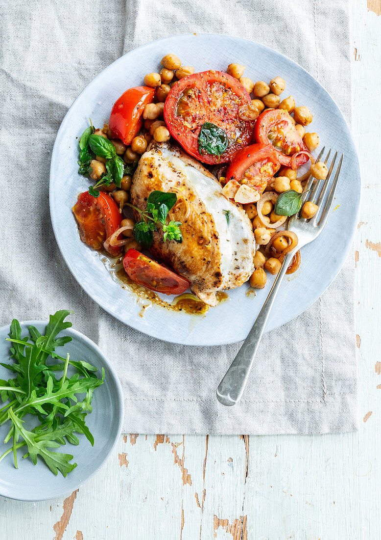 Chicken breast stuffed with mozzarella, tomatoes and chickpeas
