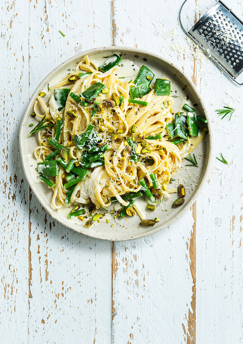 Linguini with cream, snow peas and pistachios