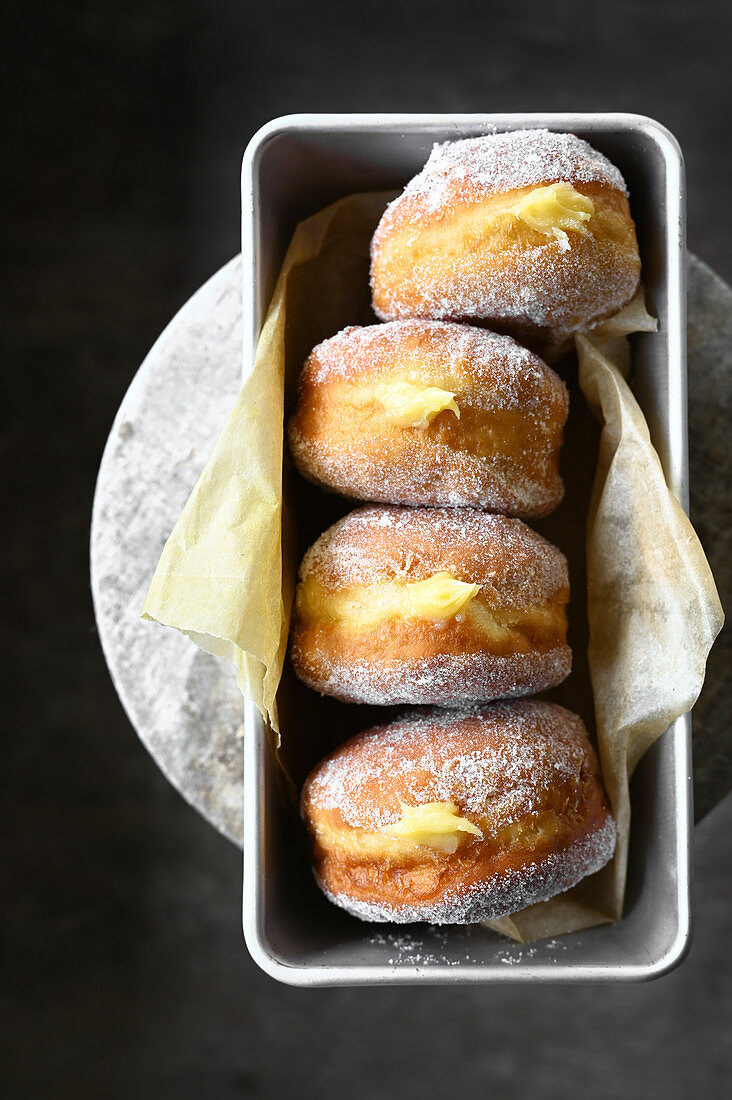 Doughnuts with lemon curd filling