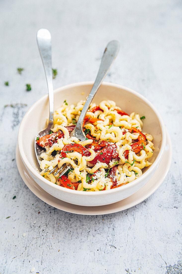 Pasta with grilled peppers