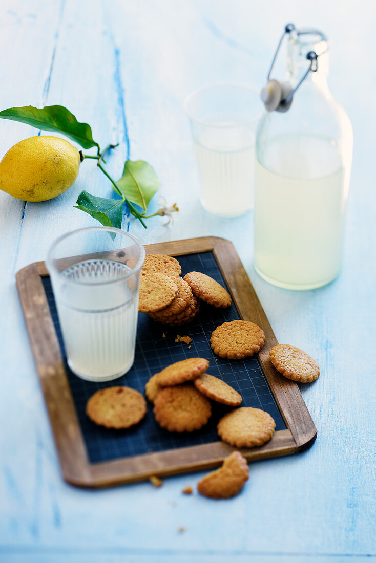 Small lemon shortbread biscuits