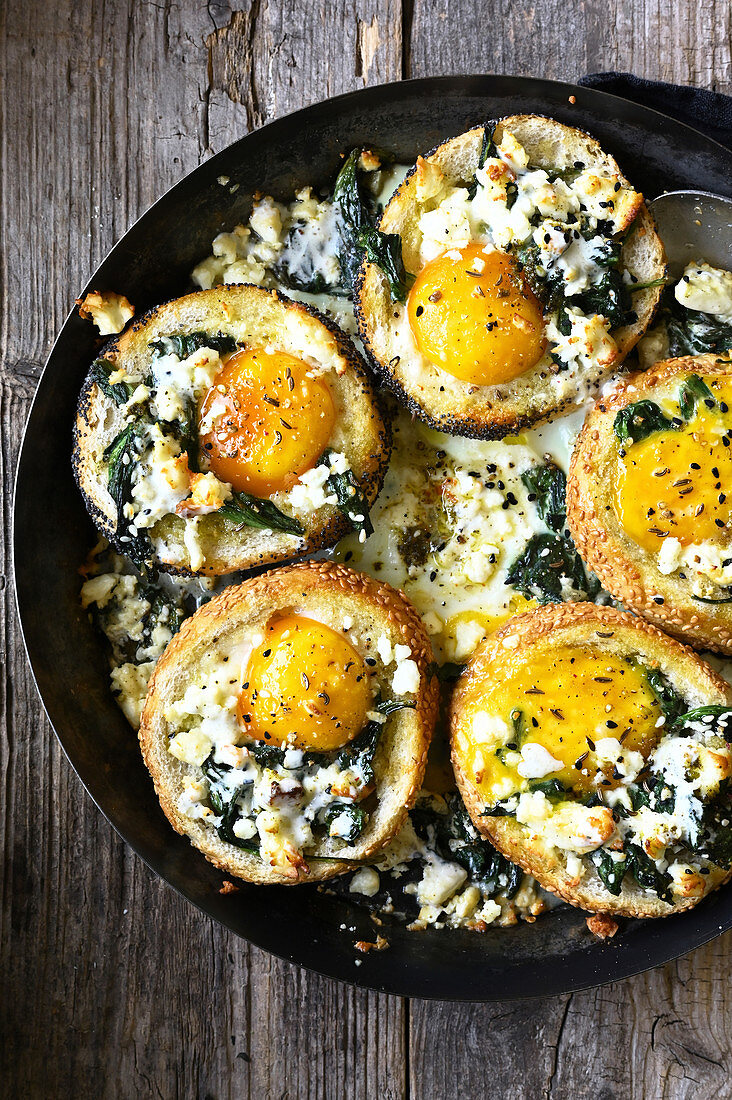 Egg,spinach and goat's cheese buns