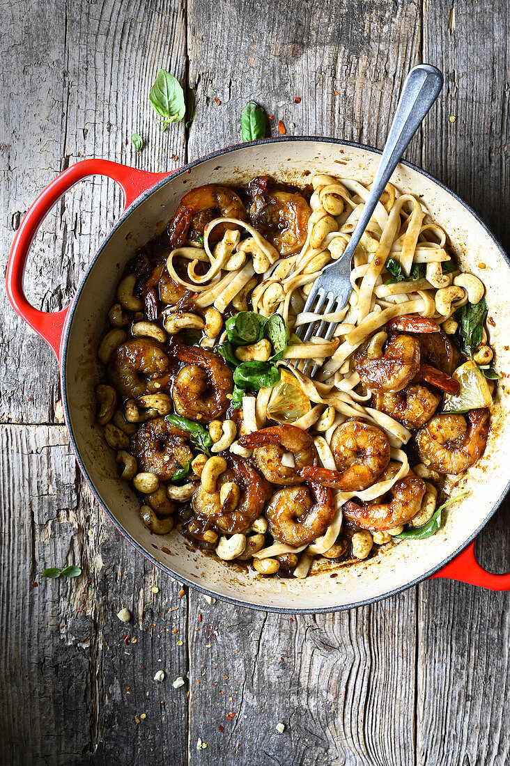 Pasta mit Garnelen und Cashewnüssen