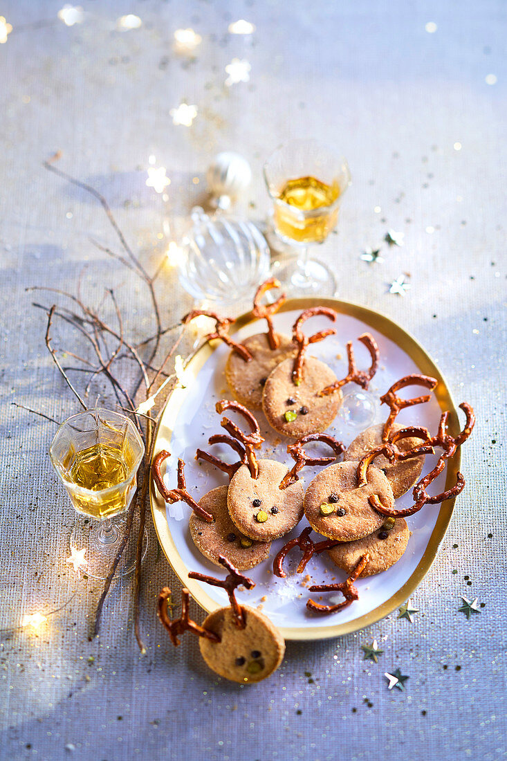 Reindeer-shaped shortbread appetizers