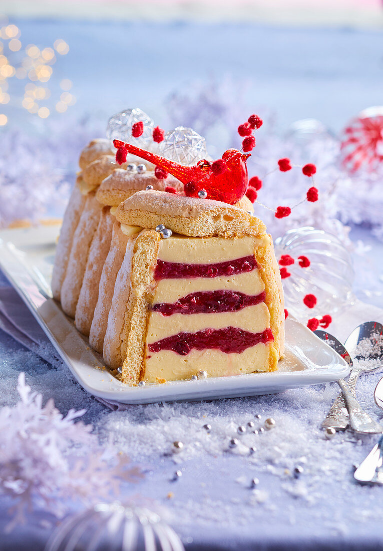 Charlotte-style red fruit log cake