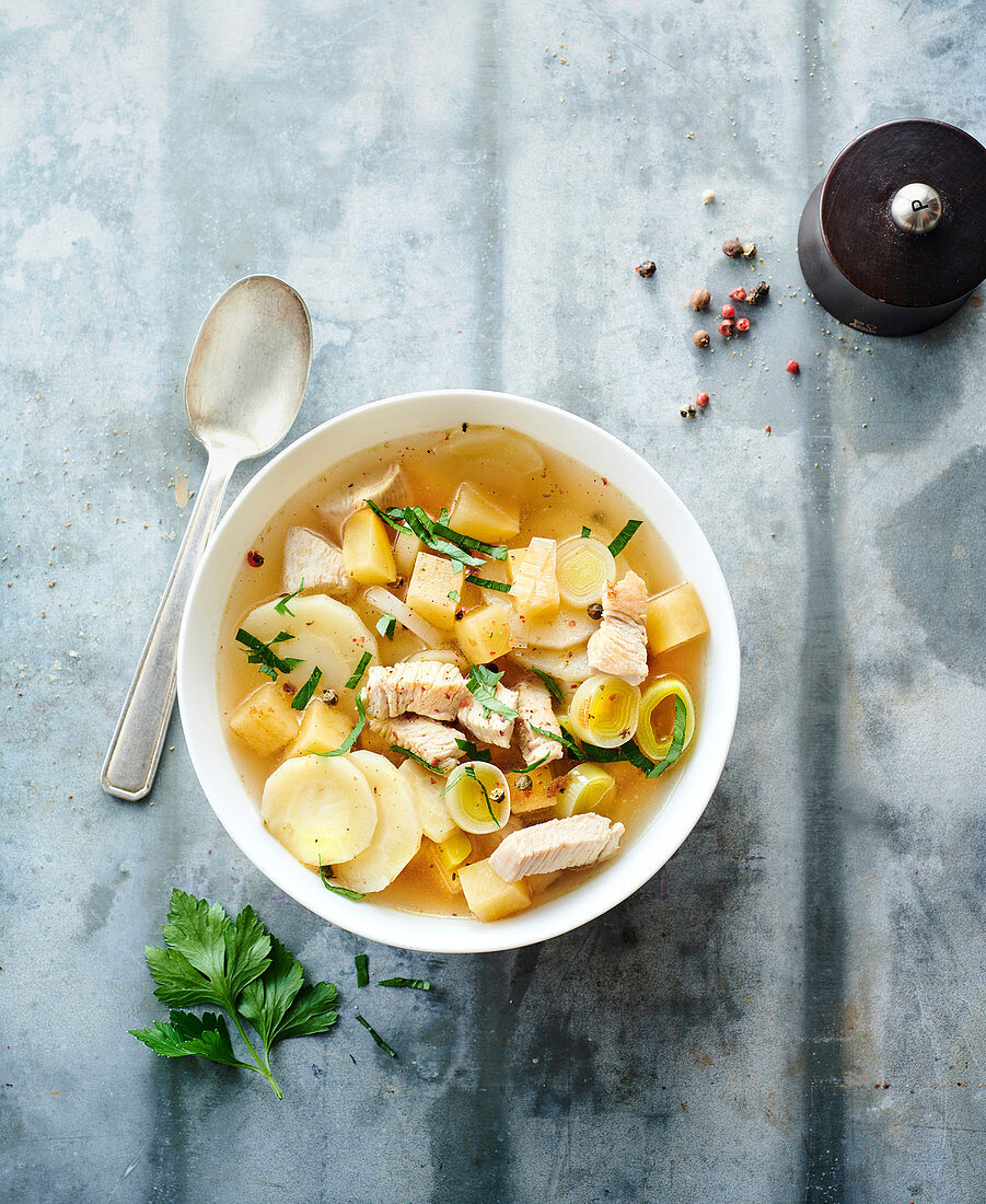 Hühnersuppe mit Gemüse