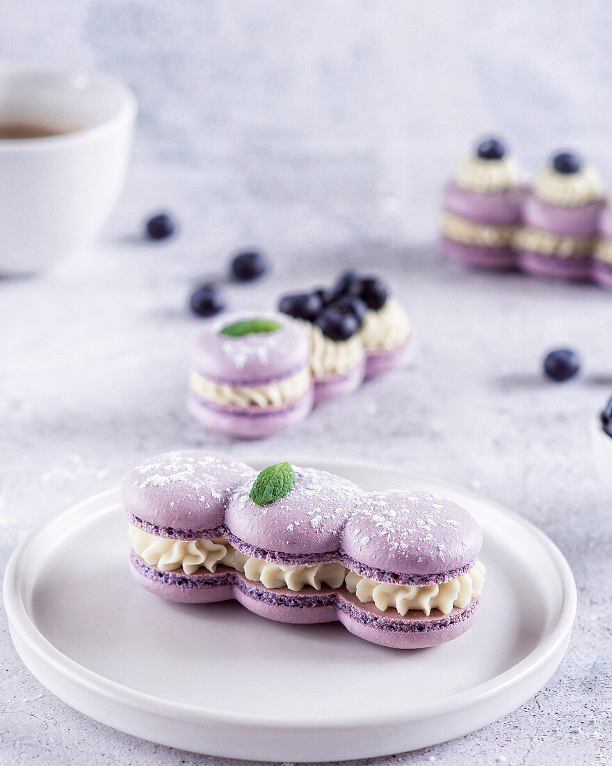 Blueberry and cream macaroons