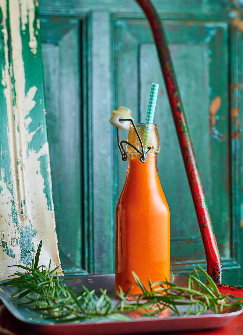 Detox carrot and thyme juice