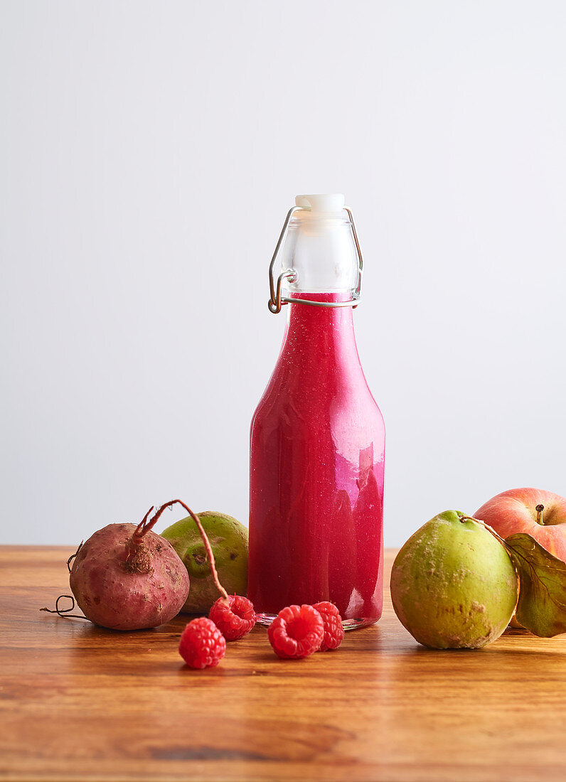 Detox juice, beet, raspberry, apple and quince