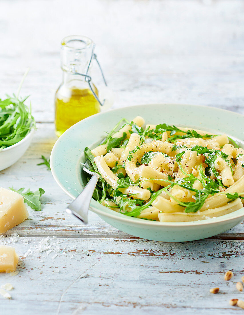 Makkaroni Arrotolati mit Rucola und Käse