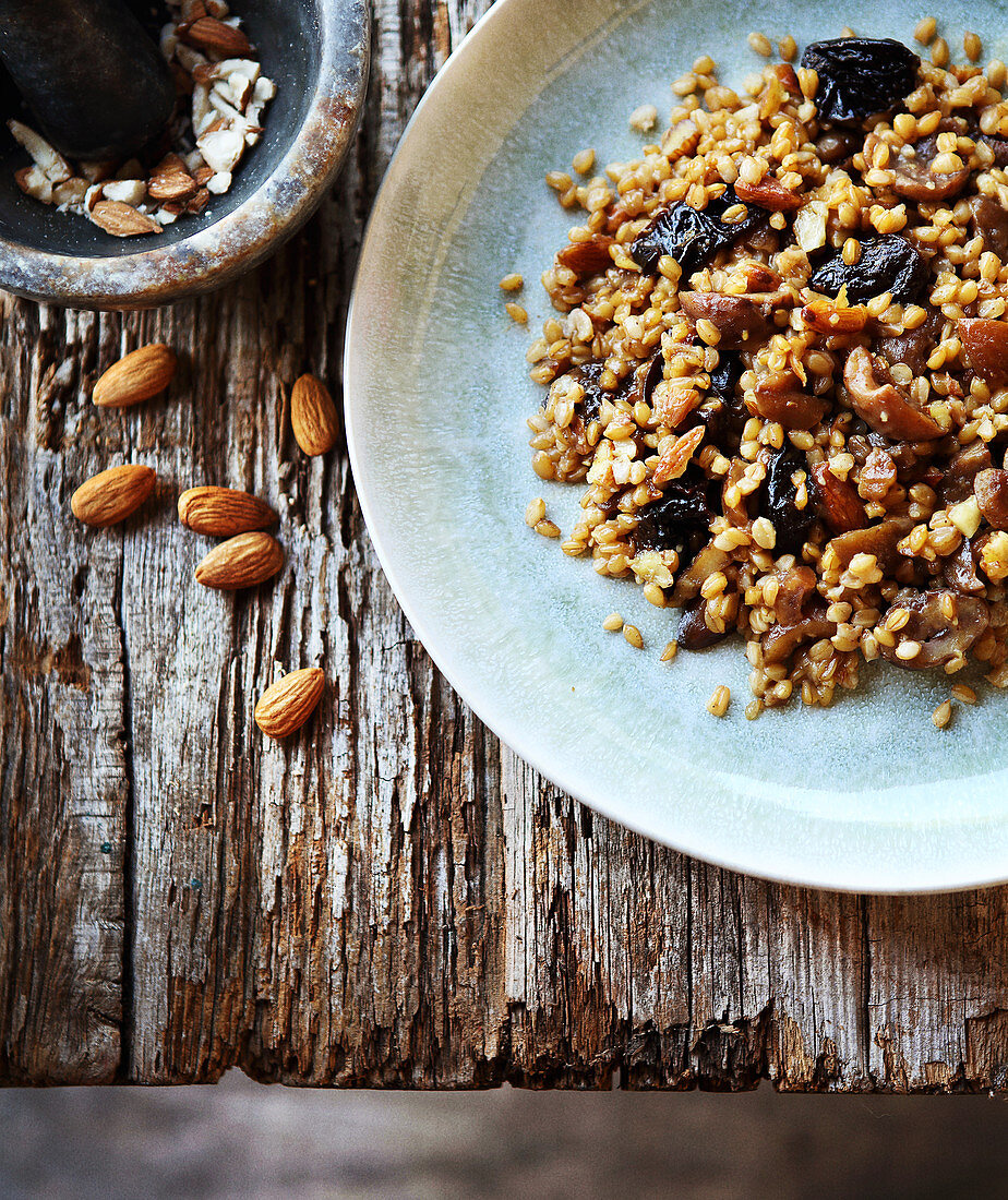 Spelt risotto with chestnuts and prunes