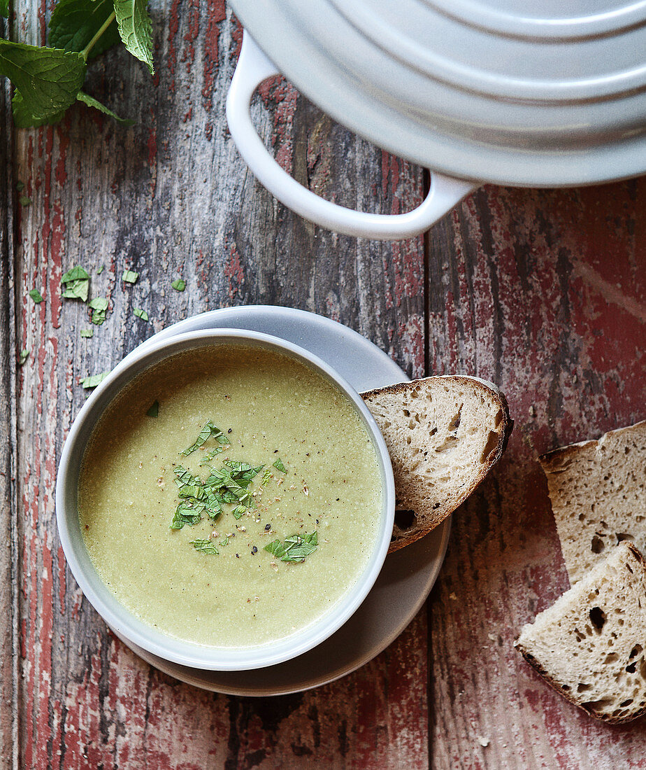 Cream of pea pod soup