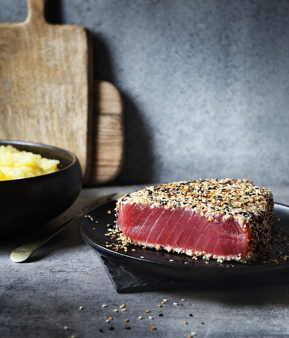 Tuna steak with three sesames and lemony mashed potatoes