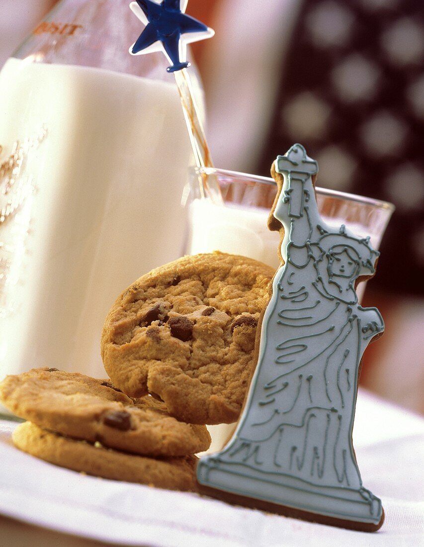 Keks in Form der Freiheitsstatue, Milch & Cookies