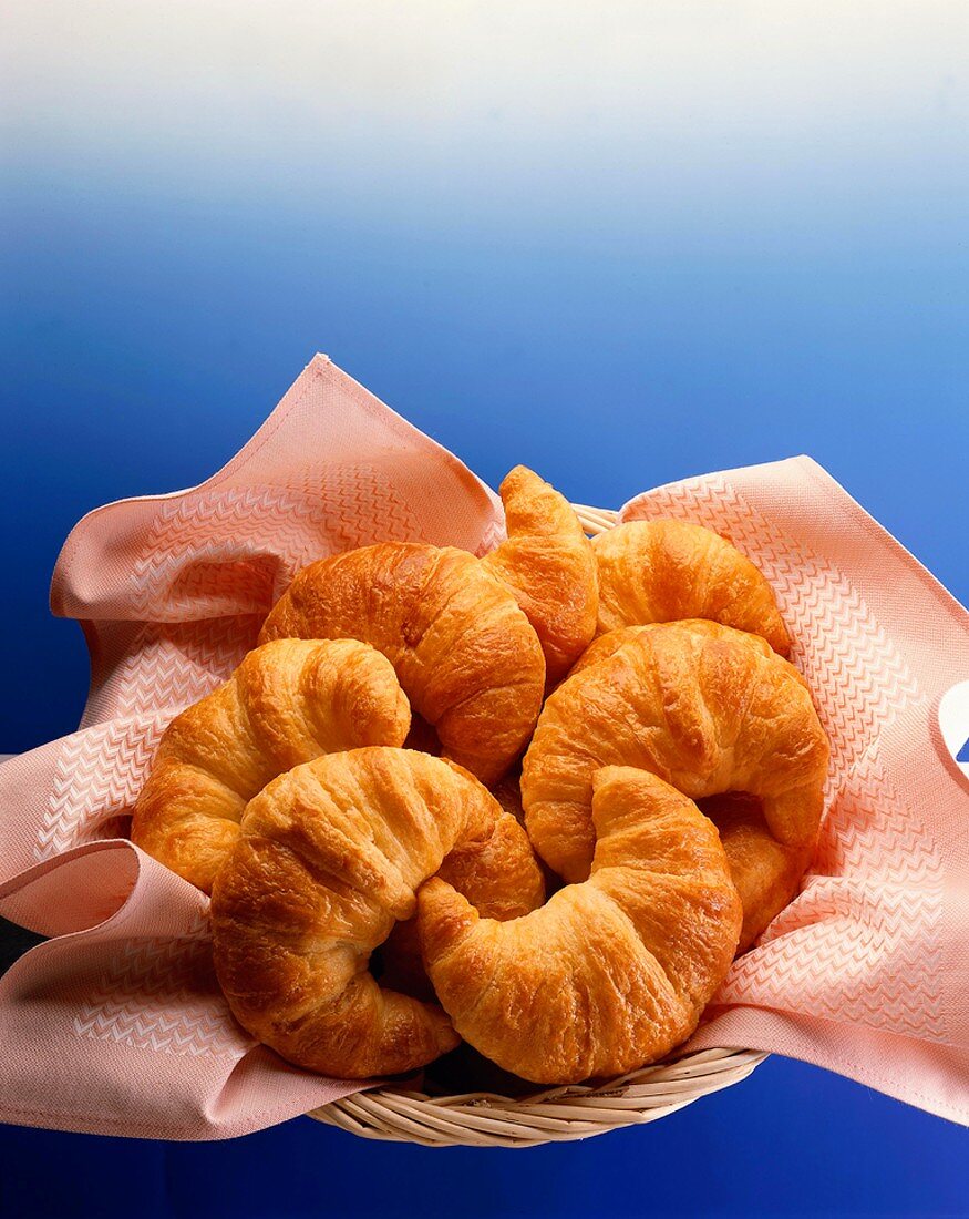 Croissants im Brotkorb