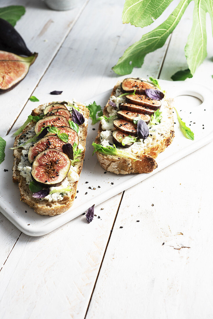 Cream cheese and fig spring toast appetizer