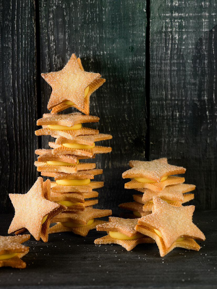 Star-shaped lemon biscuits