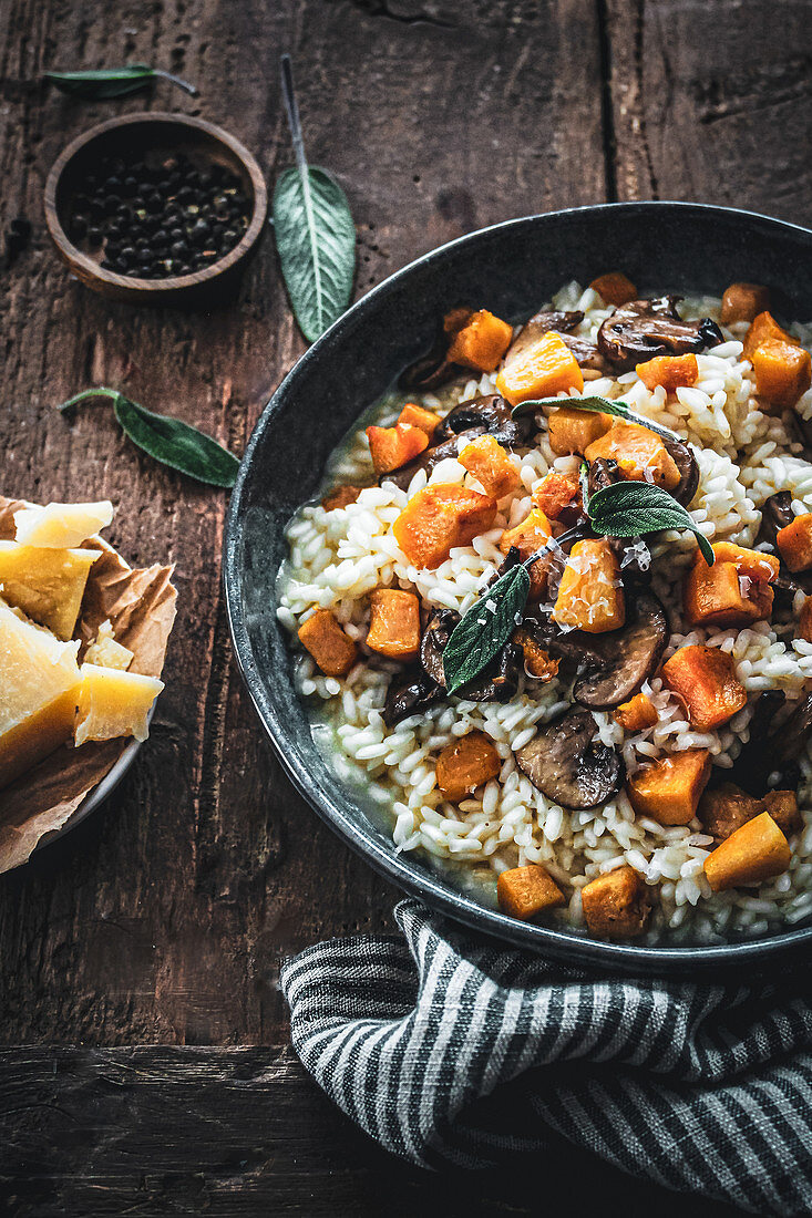 Risotto mit Kürbis, Pilzen und Salbei