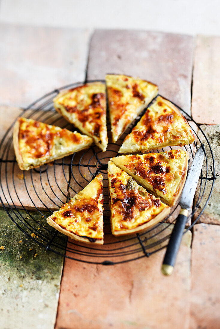 Quiche mit Gorgonzola, Ziegenkäse und Gruyère