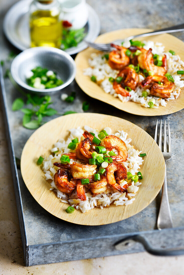 Rice with prawns, honey, soy sauce and chives