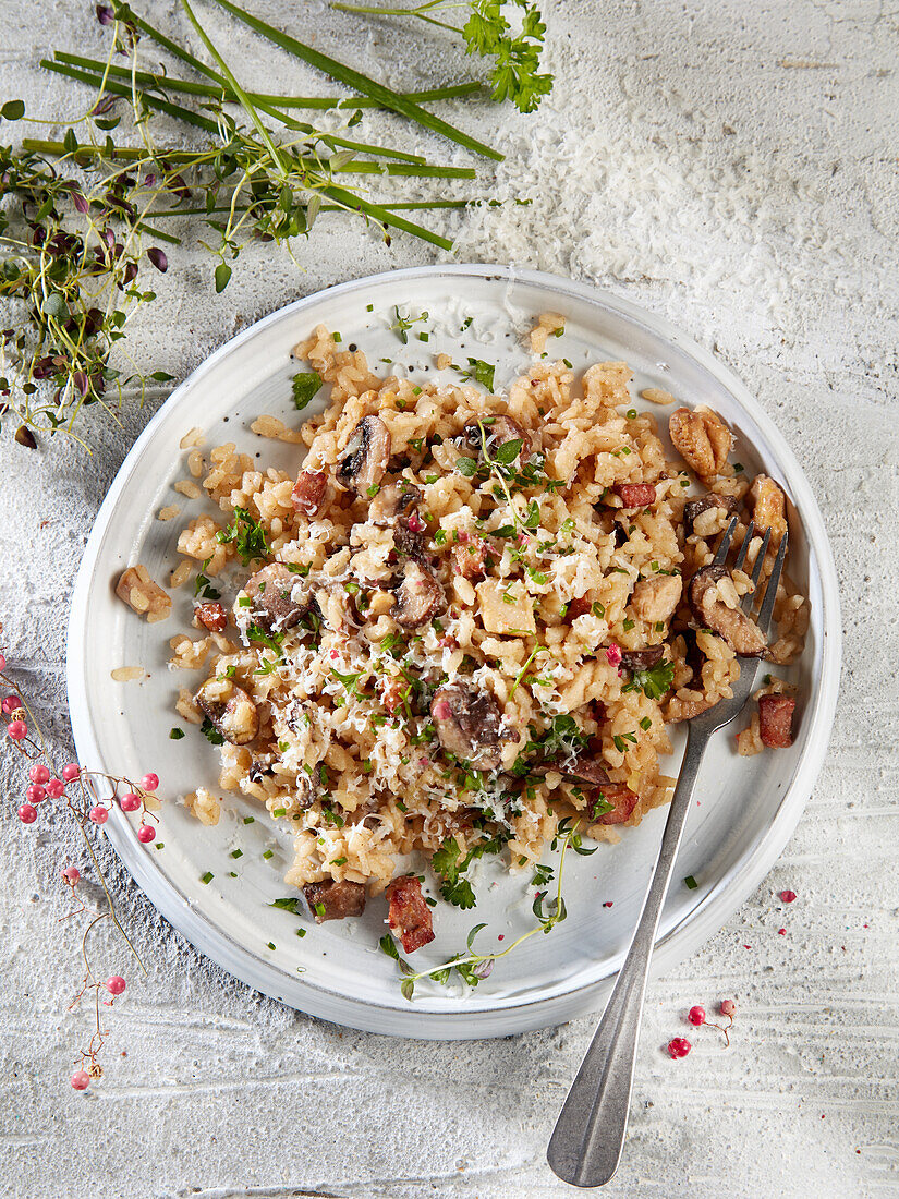 Risotto with chicken, mushrooms, bacon and herbs
