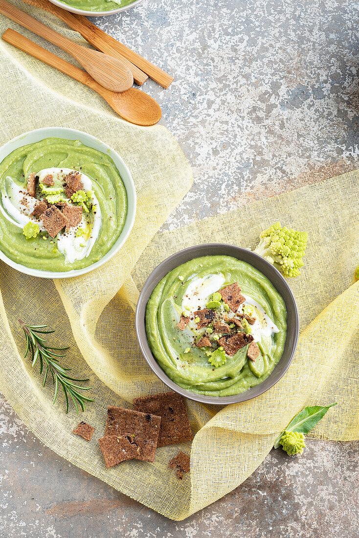 Broccoli and romanesco spread with rosemary