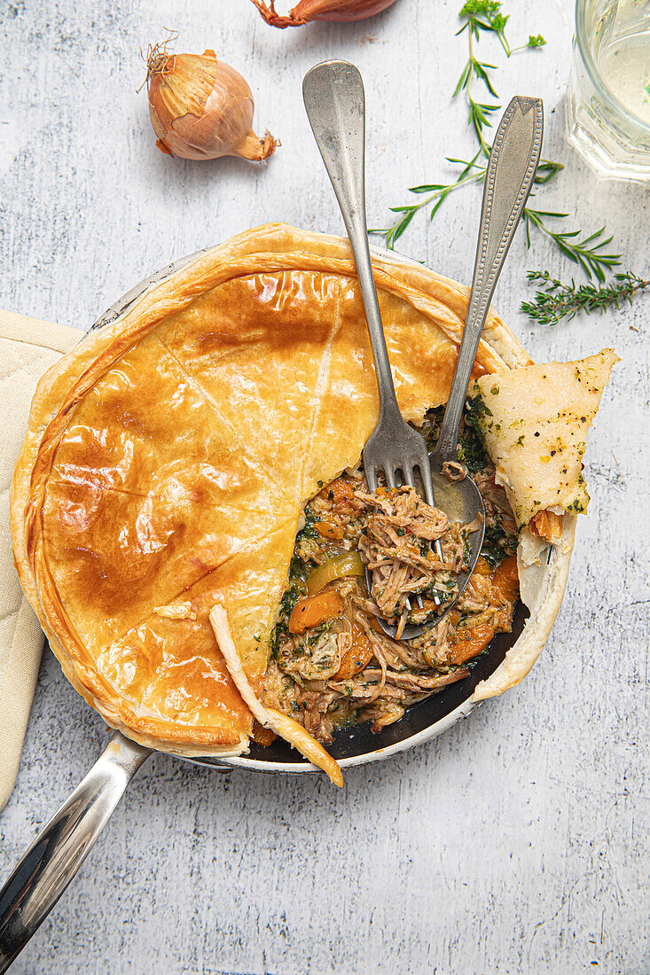 Pulled pork with carrots and onions under a puff pastry crust