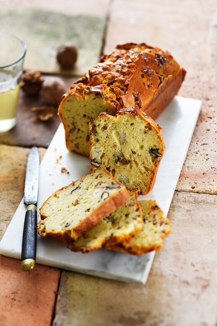 Spicy loaf cake with Fourme d'Ambert, bacon, and walnuts