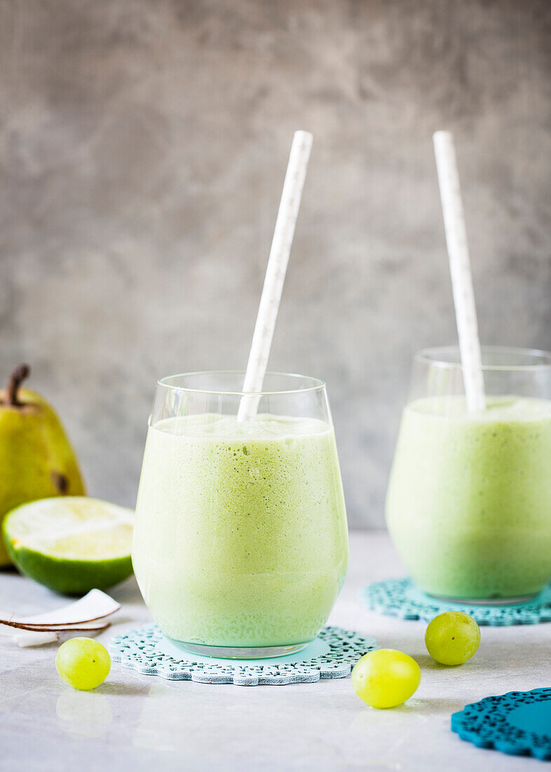 Grape, Pear & Lime Smoothie