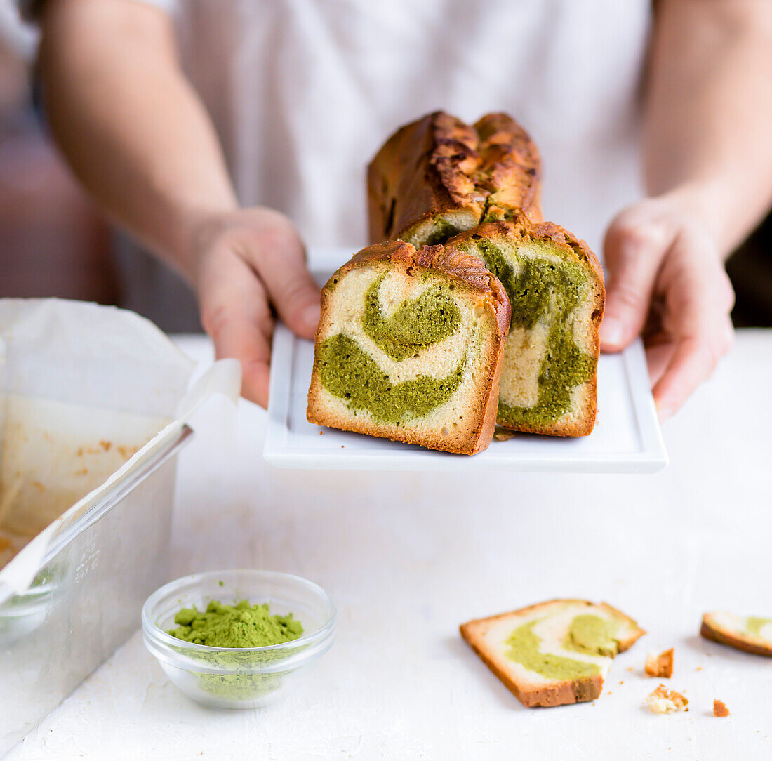 Matcha-Kastenkuchen, angeschnitten