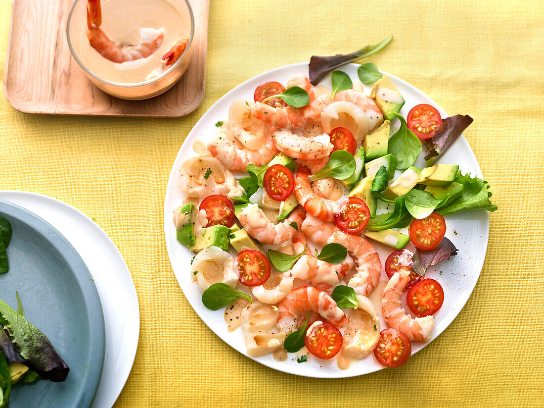 Prawn salad with avocado