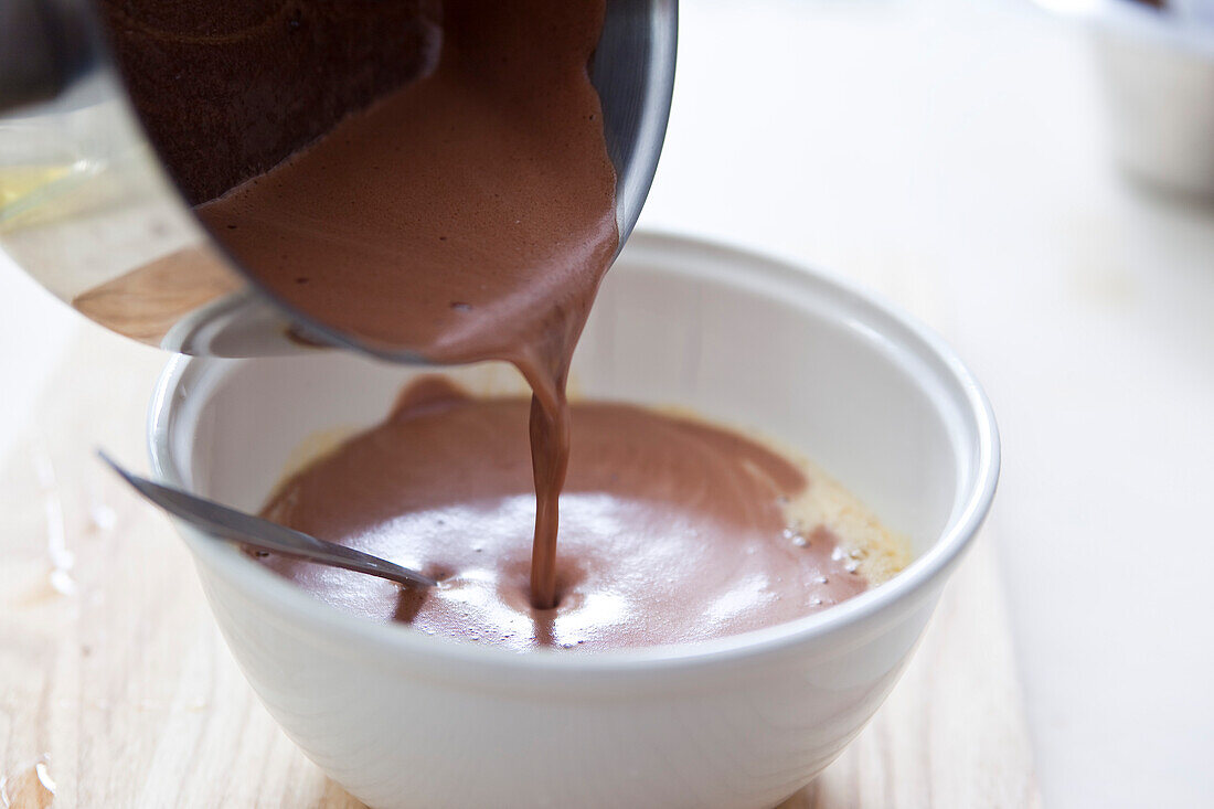Preparing chocolate cream