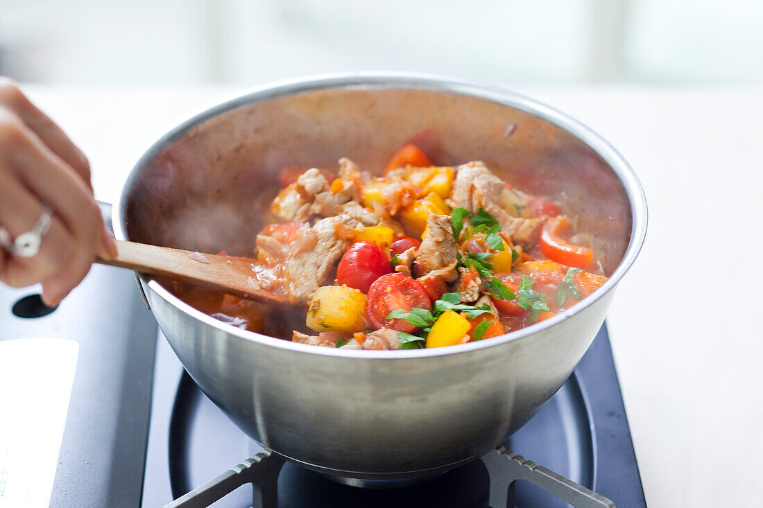 Preparing filet mignon with peppers and tomatoes