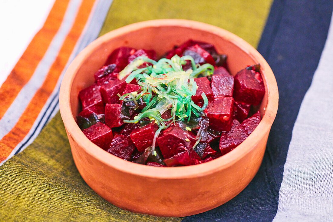 Algae and beetroot salad