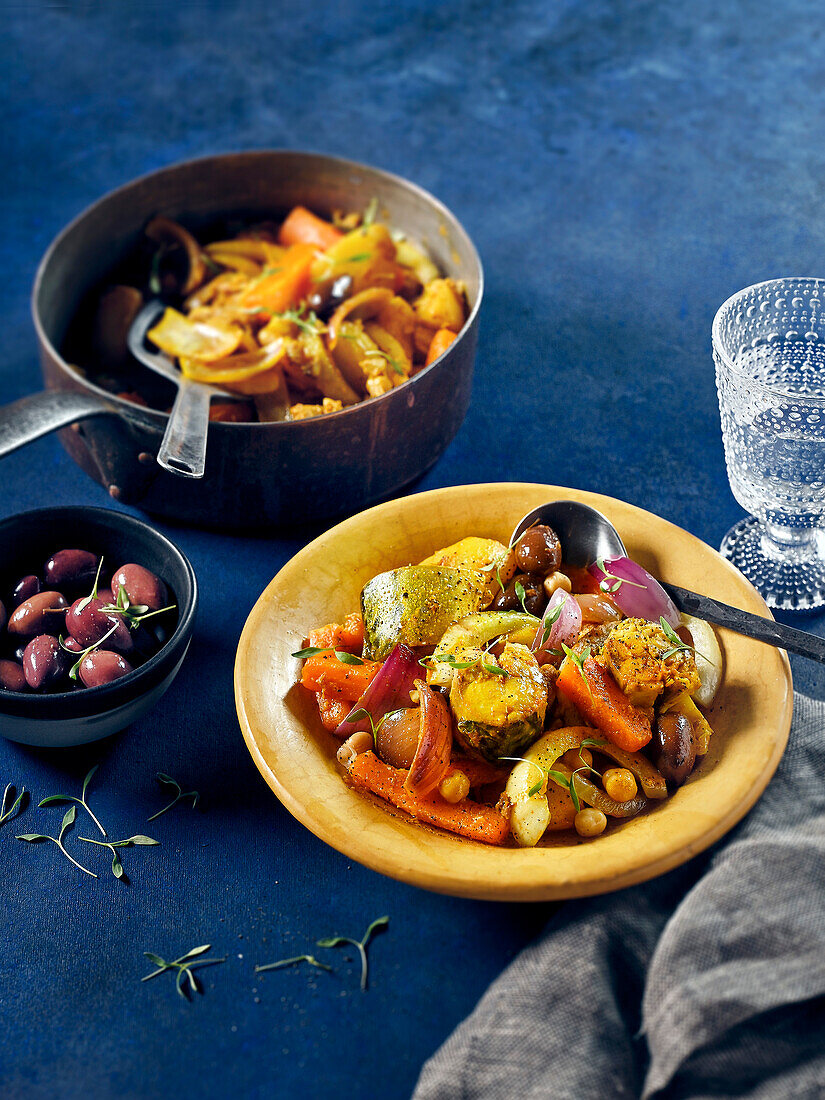 Tagine with mackerel, vegetables and olives