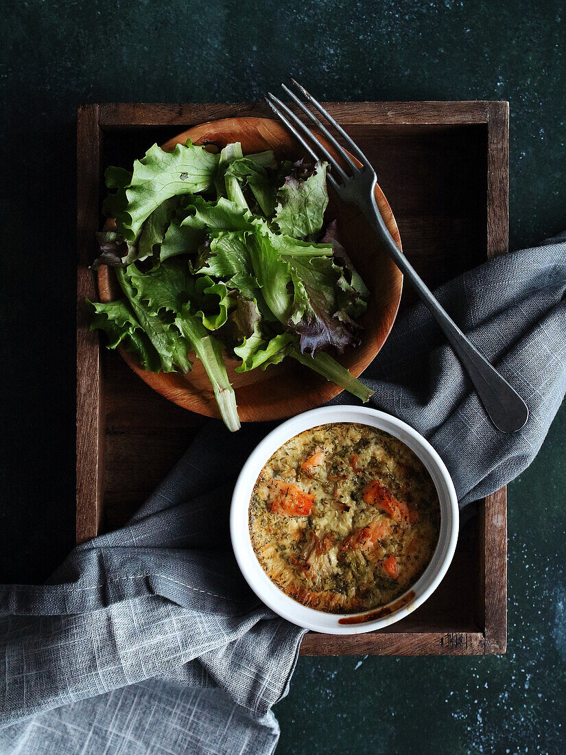 Small flan with broccoli and salmon