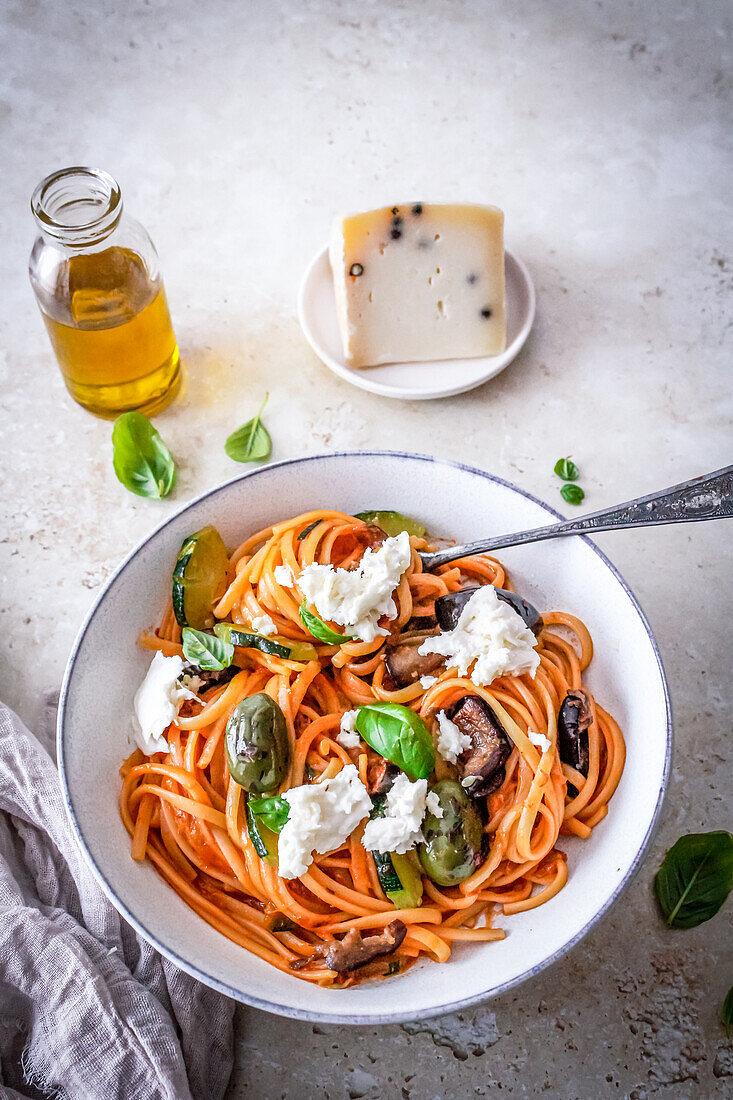 Pasta with roasted vegetables and mozzarella cheese