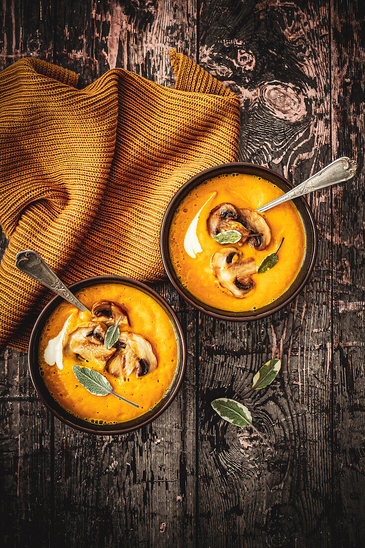 Cream of pumpkin soup with mushrooms and sage