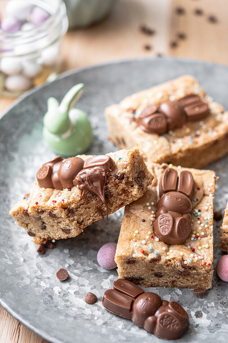 Blondies with chocolate bunnies