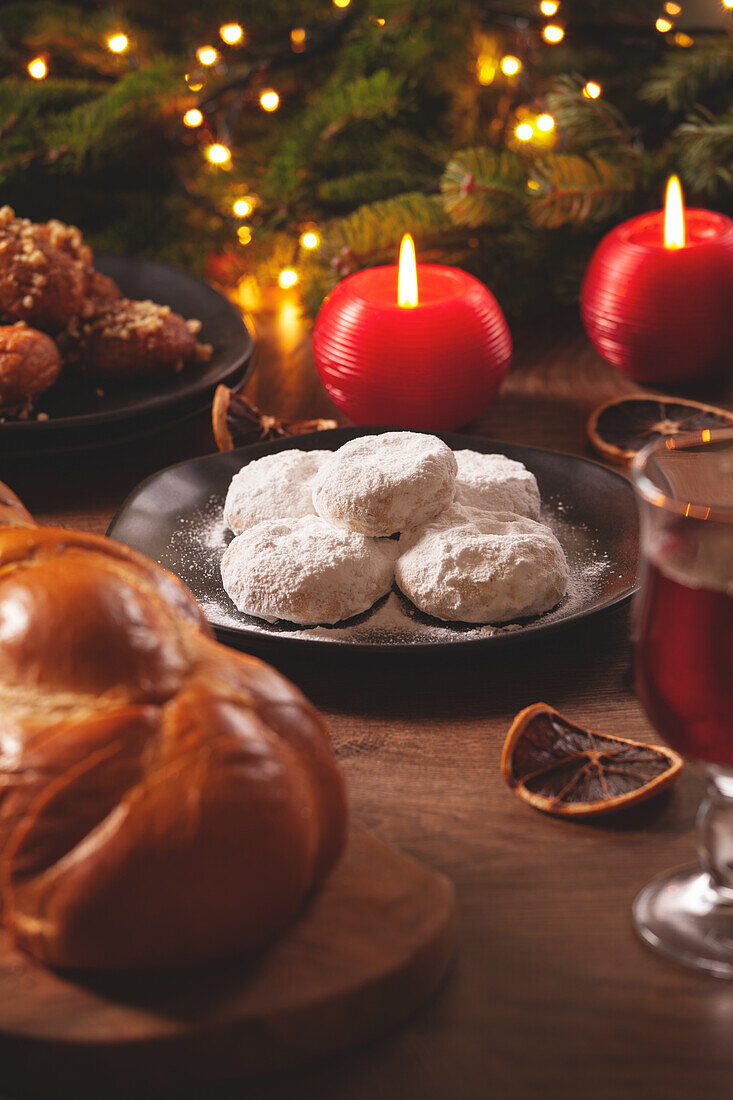 Kourabiedes - traditional Greek Christmas cookies