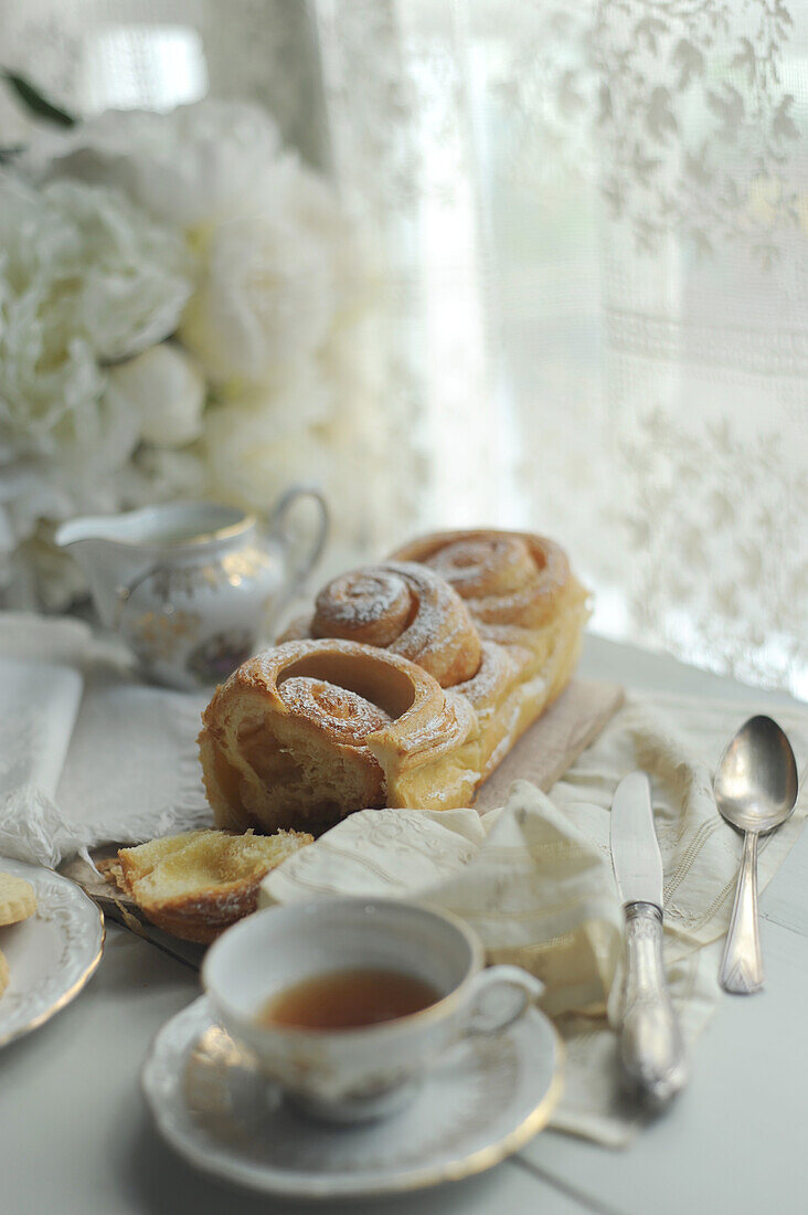 Puff pastry brioche for tea time