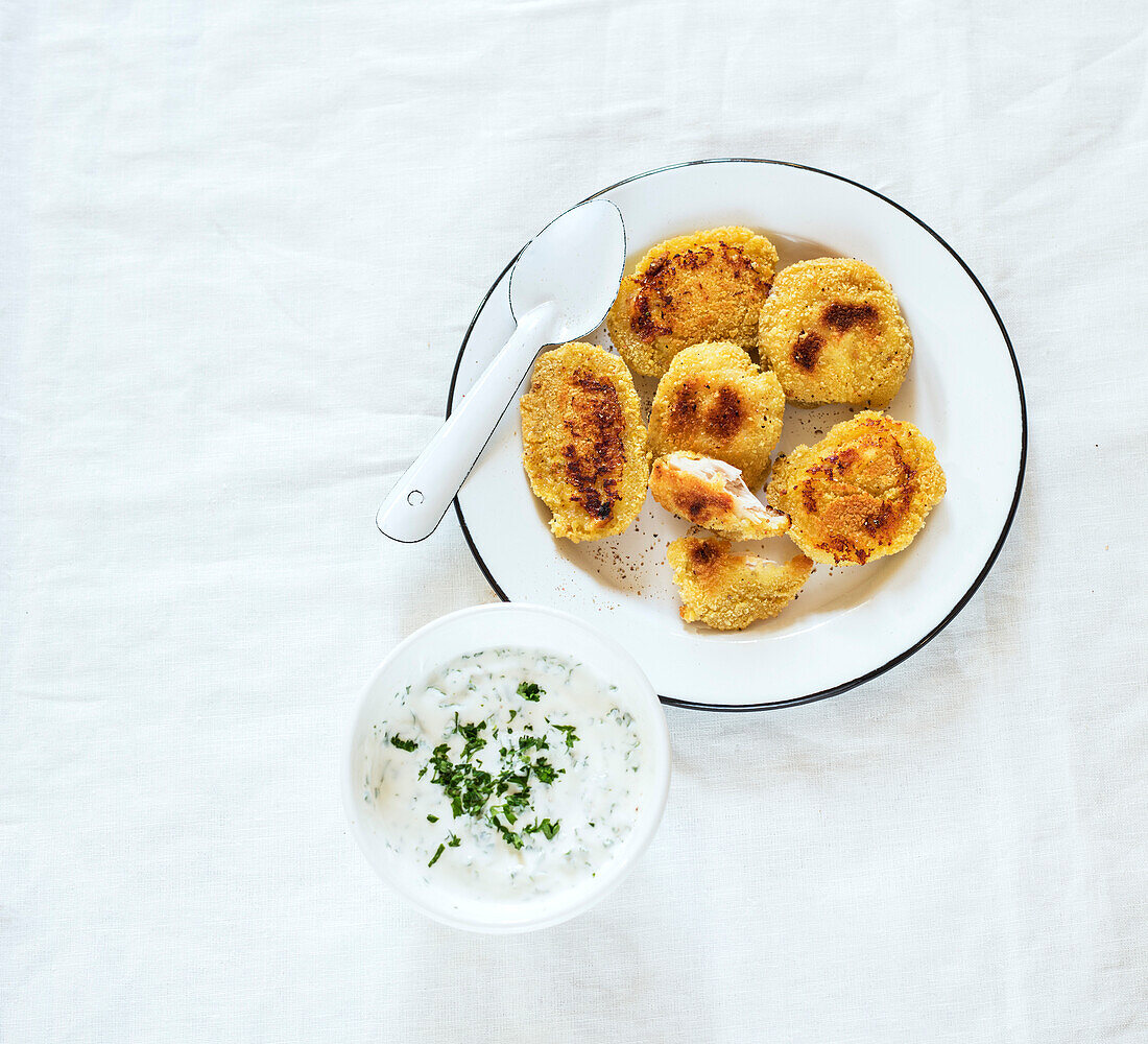 Chicken nuggets with dipping sauce